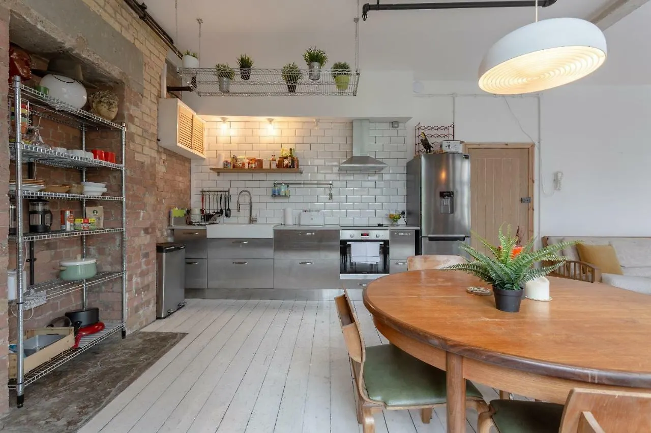 Industrial Open Plan Studio In Hackney Lägenhet London