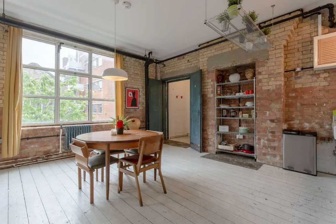 Industrial Open Plan Studio In Hackney Lägenhet London