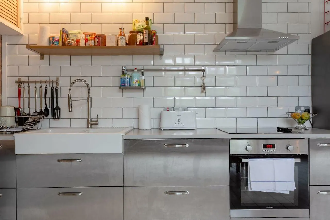 Industrial Open Plan Studio In Hackney Apartment London
