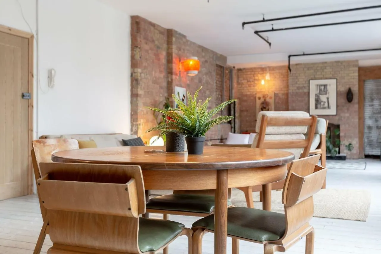 Industrial Open Plan Studio In Hackney Apartment London United Kingdom