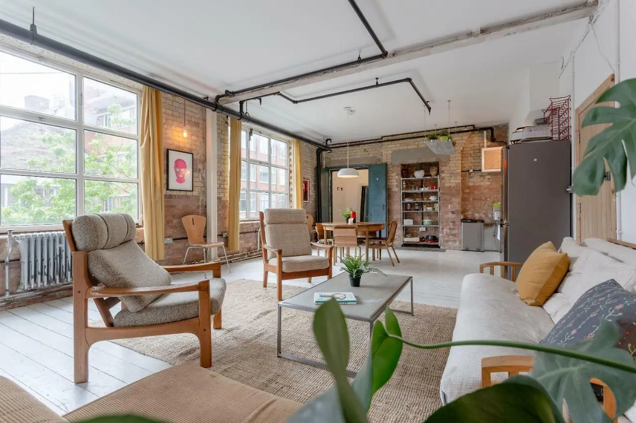 Industrial Open Plan Studio In Hackney Apartment London