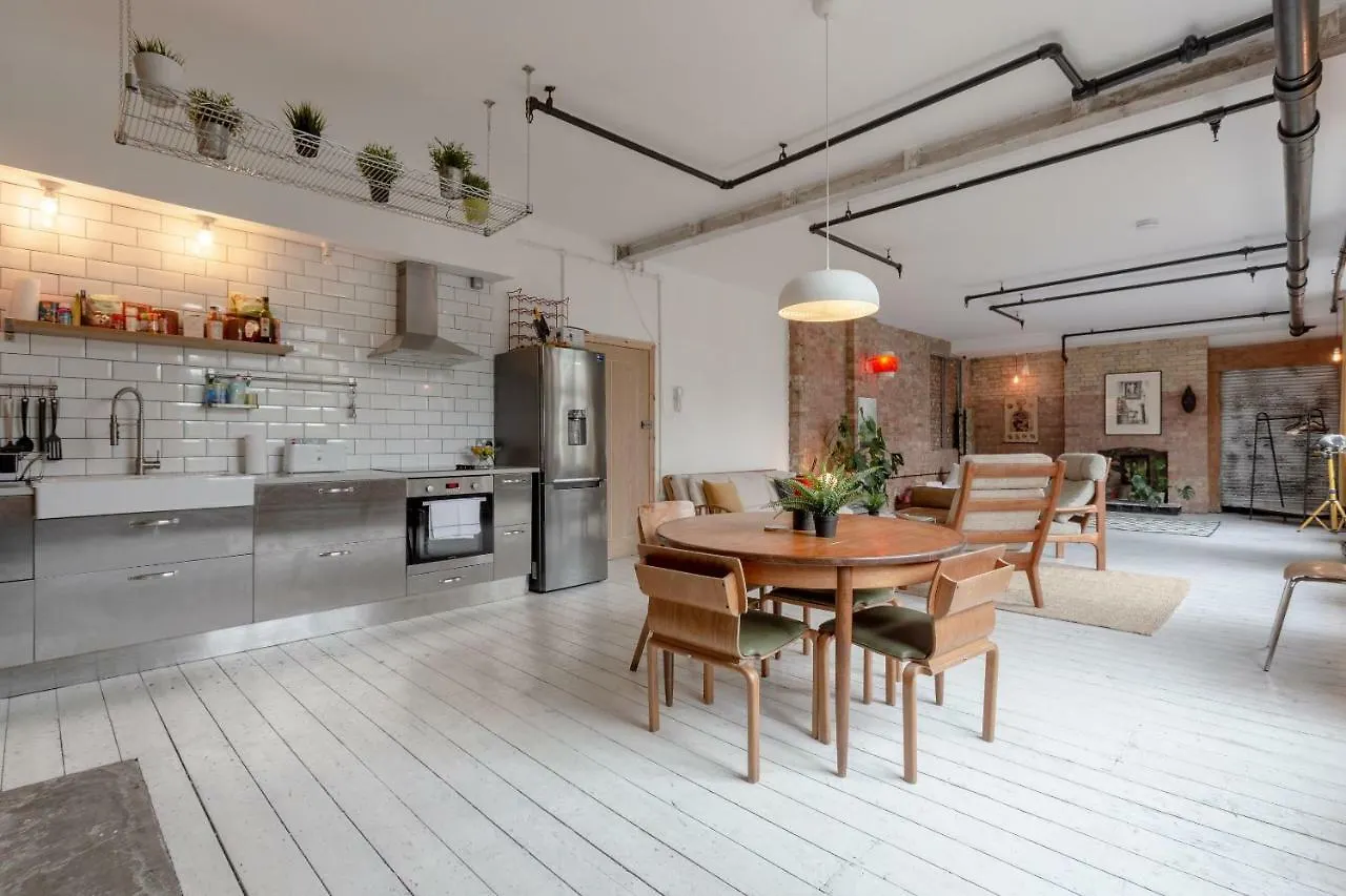 Industrial Open Plan Studio In Hackney Apartment London