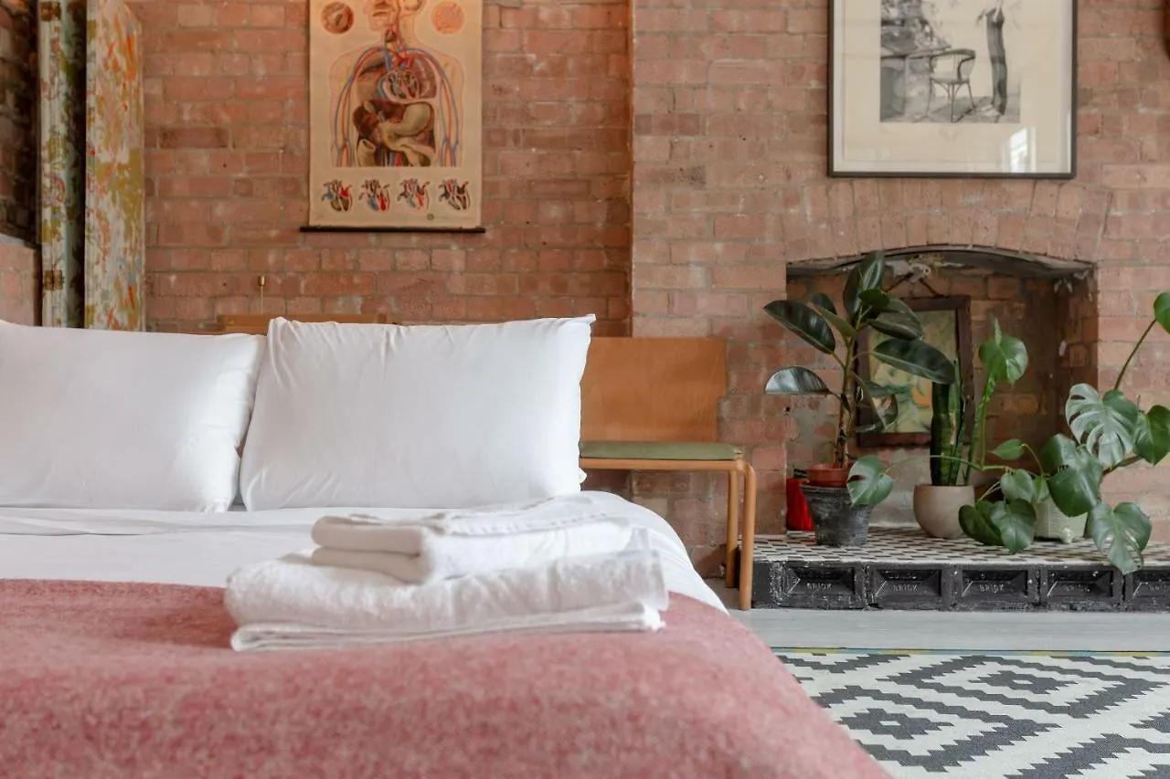 Industrial Open Plan Studio In Hackney Apartment London