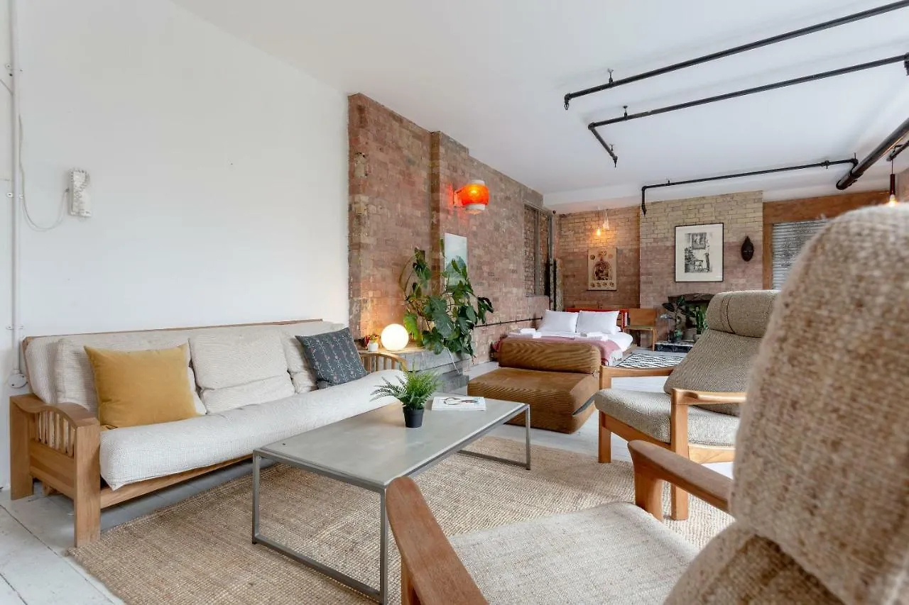 Industrial Open Plan Studio In Hackney Apartment London