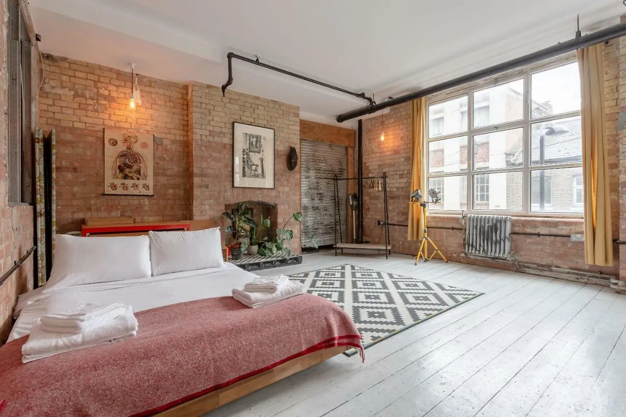 Industrial Open Plan Studio In Hackney Apartment London